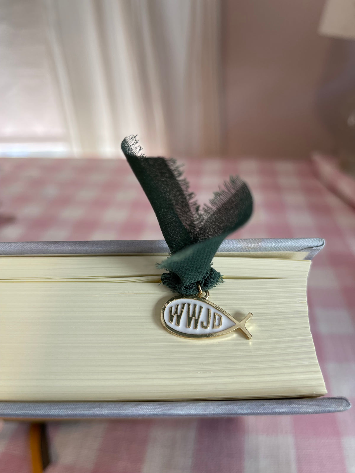 WWJD charm bow bookmark *tie style*